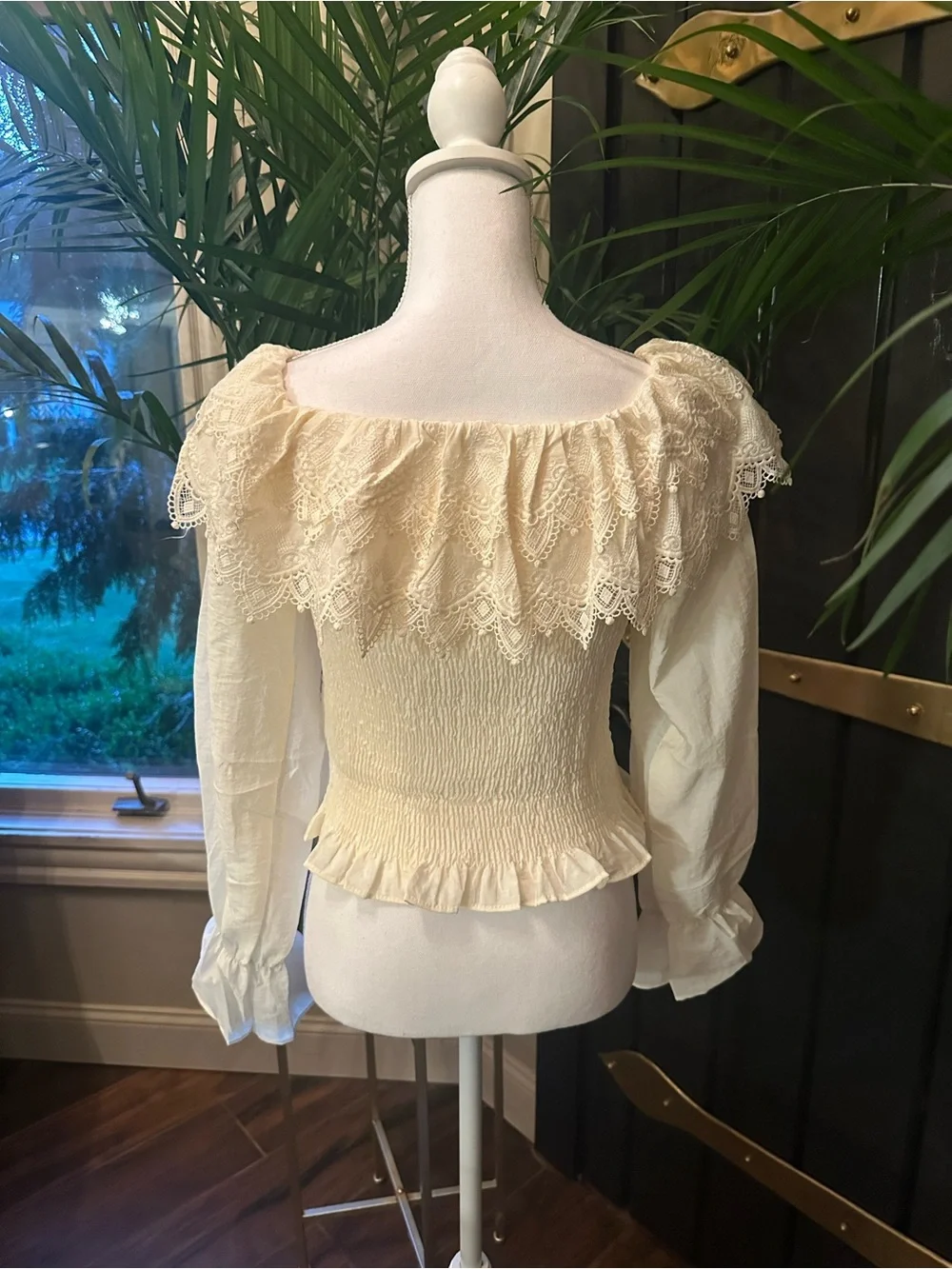 NEW ANTHROPOLOGY for ADORA Women's Cream Lace Ruffle Off-Shoulder Top Blouse Lg